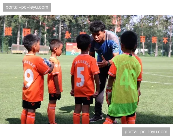 多特蒙德俱乐部举办青少年训练营，重点演练快速攻防转换